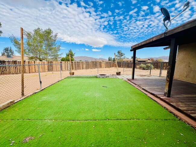 Building Photo - Spacious Apple Valley Home with Expansive Living Area & Flexible 4th Bedroom Option