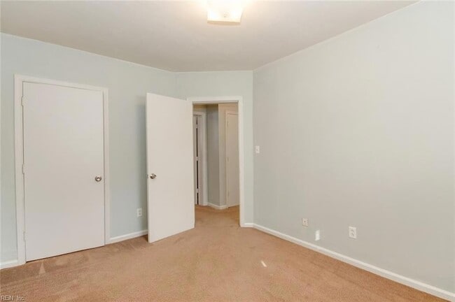 Building Photo - 1443 W 40th St