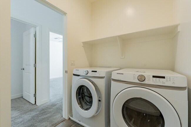 Building Photo - 5538 S Dillon