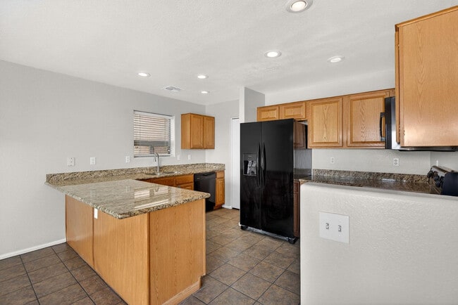 Building Photo - 41628 W Hillman Dr