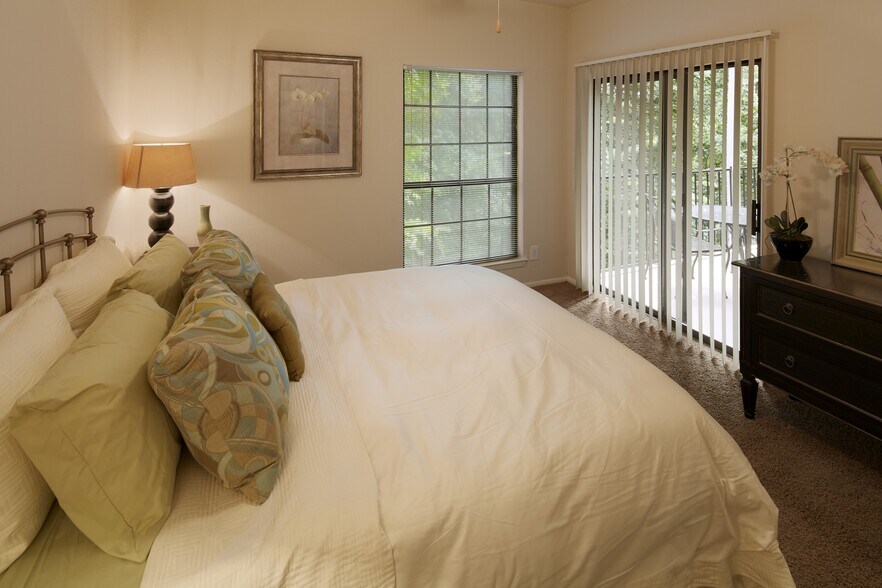 Building Photo - 11028 Jollyville Rd