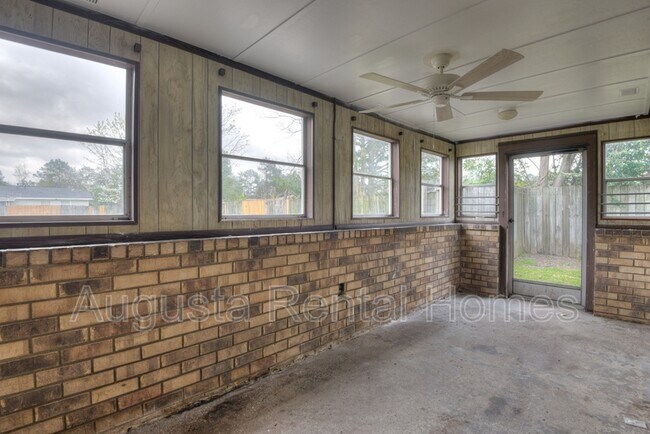 Building Photo - 3330 Young Forest Dr