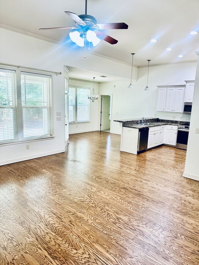 Building Photo - Grove Park Rental