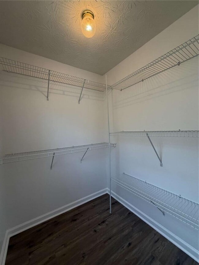 Building Photo - 644 Kenridge Dr