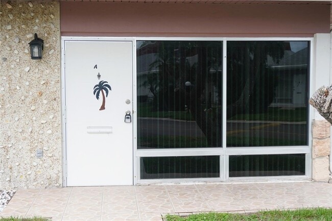 Building Photo - 4330 Tahitian Gardens Cir