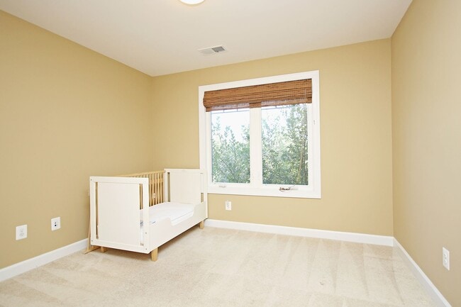 Building Photo - Spacious Downtown Home Convenient to UVA Medical Center