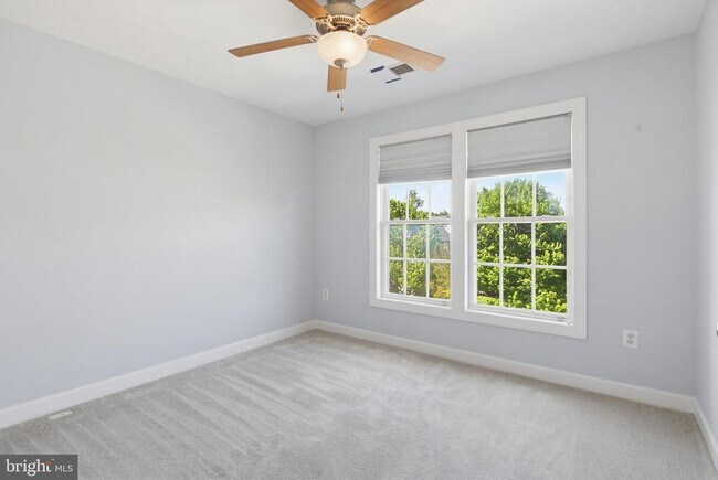 Building Photo - 10635 Hillingdon Rd