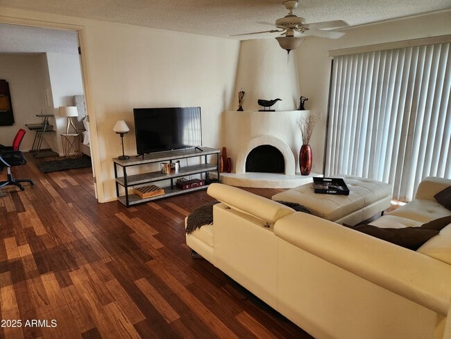 Building Photo - 7557 N Dreamy Draw Dr