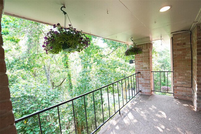 Building Photo - 2238 S Piney Point Rd