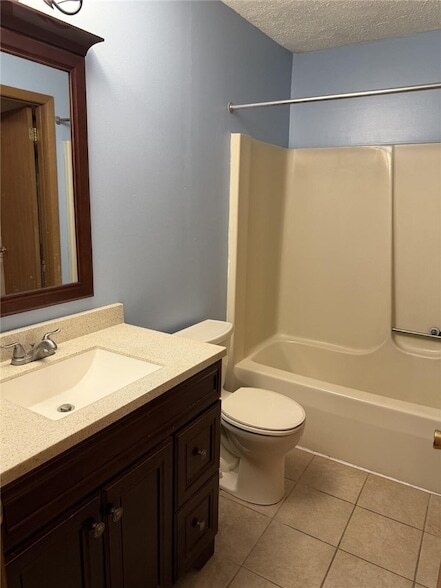 Building Photo - 210 Woodhaven Dr