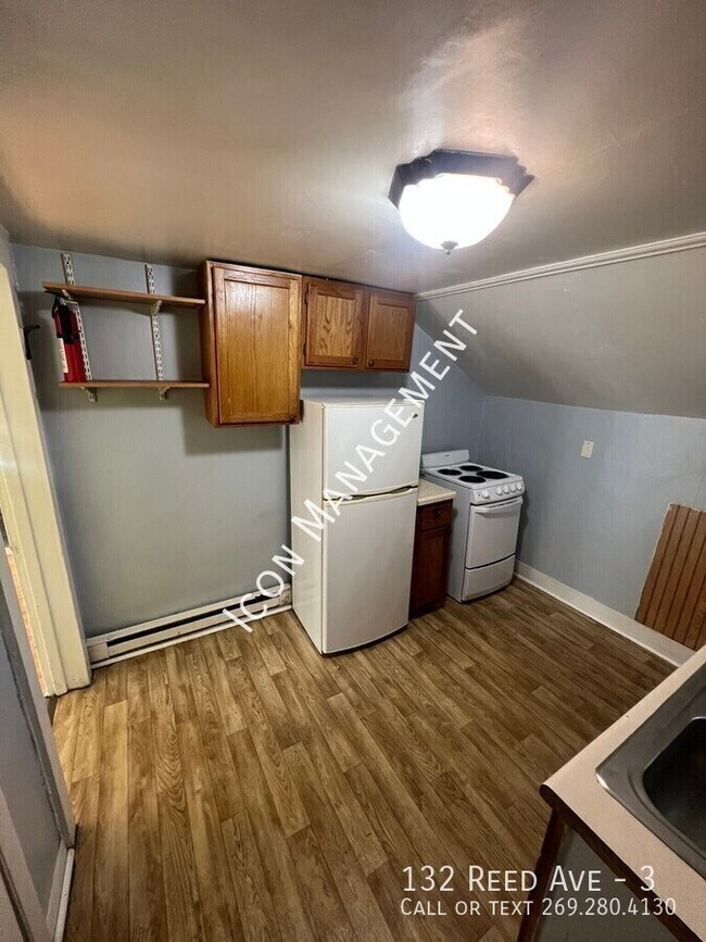 Building Photo - 132 Reed St