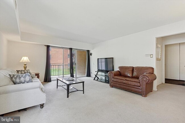 Building Photo - 304 Drummers Ln