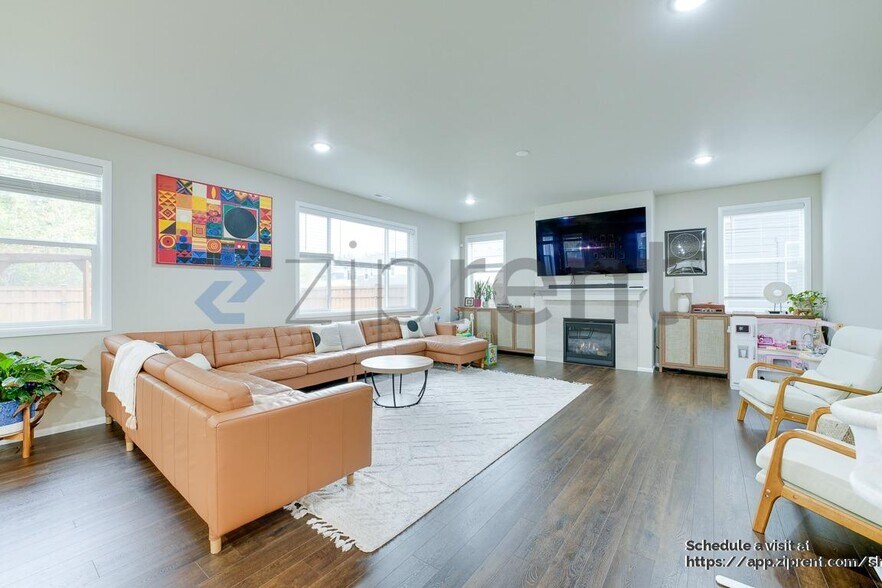 Primary Photo - 19033 129th St E