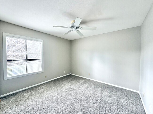 Building Photo - AVAILABLE NOW!! 3 Bedroom 2 Bathroom Condo in Palm Springs! MOVE IN SPECIAL! 50% OFF ONE MONTHS RENT
