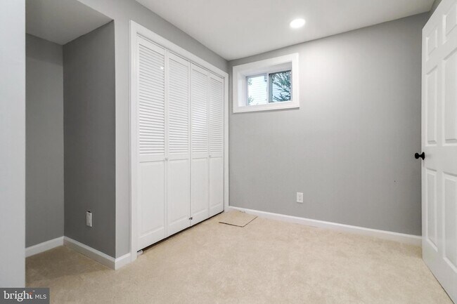 Building Photo - 6621 Hallwood Ave