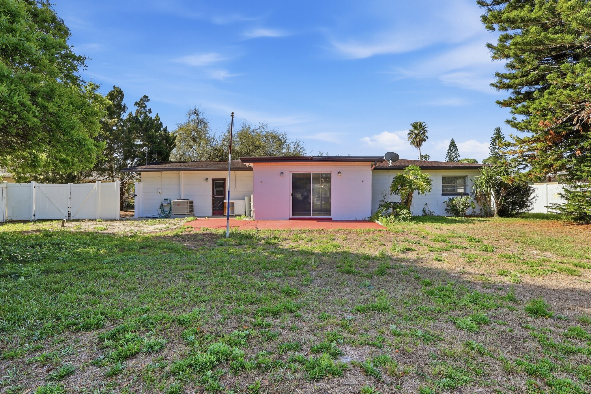 Building Photo - 5601 Forest Hills Dr