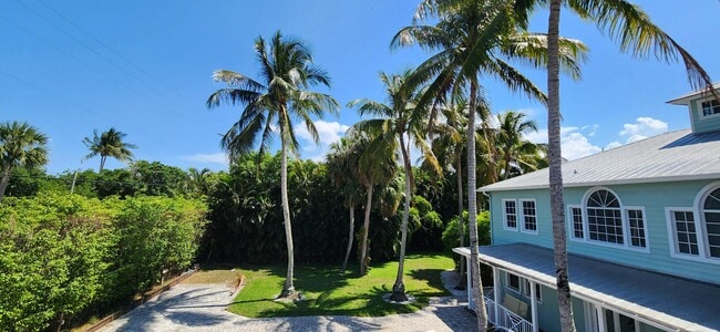 Building Photo - 1066 SE St Lucie Blvd
