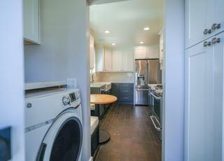 Building Photo - 3 bedroom in Reseda CA 91335