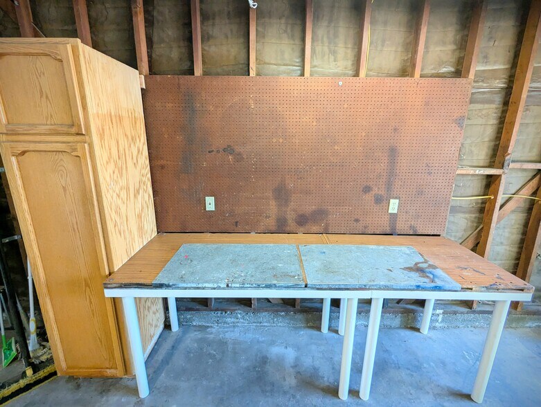 Building Photo - 2213 Newport Dr