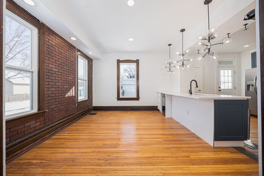 Building Photo - 732 Bedford Ave