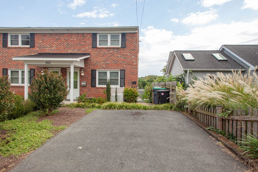 Building Photo - 402 13th ST NE