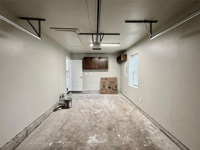 Building Photo - 509 Meadow Lake Dr