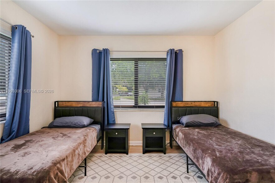 Building Photo - 2 NW 47th St