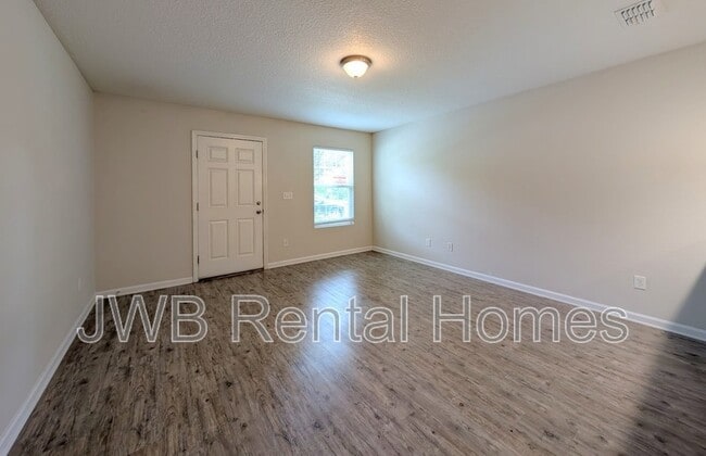 Building Photo - 8445 McGirts Village Ln