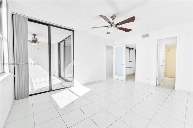 Building Photo - 110 Lake Emerald Dr