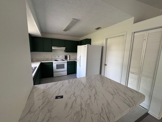 Building Photo - 3/2 Home in the Lake Joy Magic Lake Communities