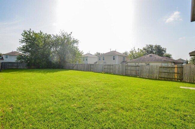 Building Photo - 718 Pine Lodge Dr