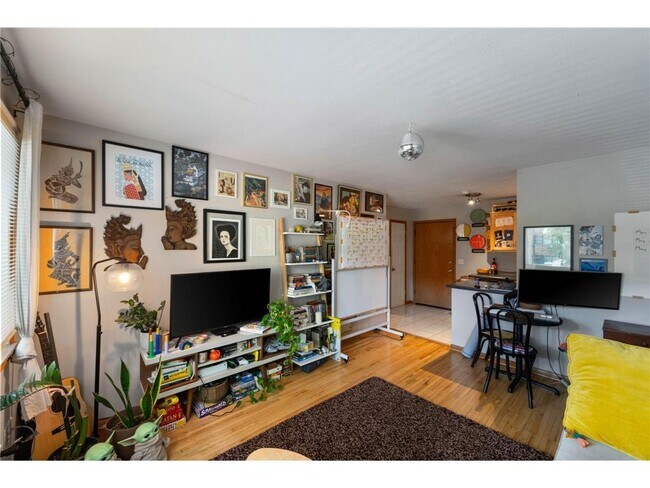 Building Photo - 2112 Garfield Ave