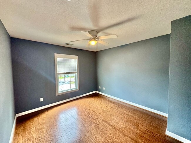 Building Photo - 3-Bedroom Townhouse in Virginia Beach