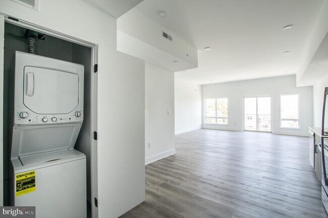 Building Photo - 1420 Point Breeze Ave