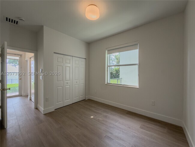 Building Photo - 5297 SW 183rd Ave