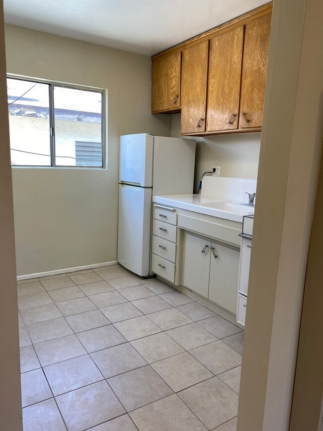 Building Photo - 220 W Spazier Ave