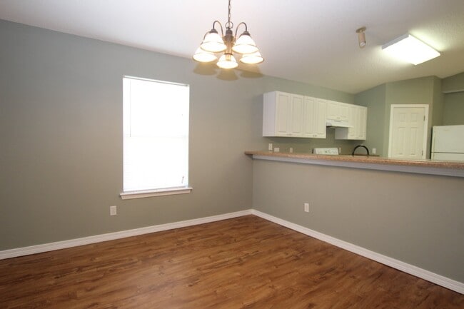 Building Photo - Spacious 3 Bedroom, 2 Bath Brick Home in Southwest Pensacola Near NAS & Beaches