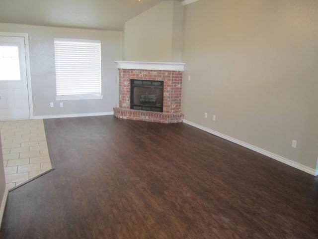 Building Photo - 704 N Markwell Ave