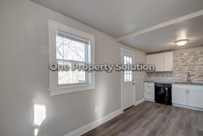 Building Photo - 1520 W 45th St
