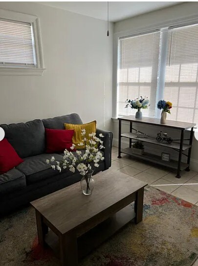 Building Photo - 2228 Riverland Dr