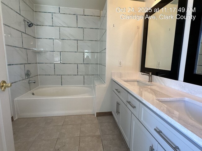 Building Photo - Tri-Level Home with Pool & Spa in Henderso...