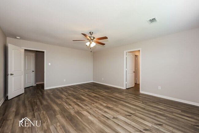 Building Photo - 1931 Hialeah Dr