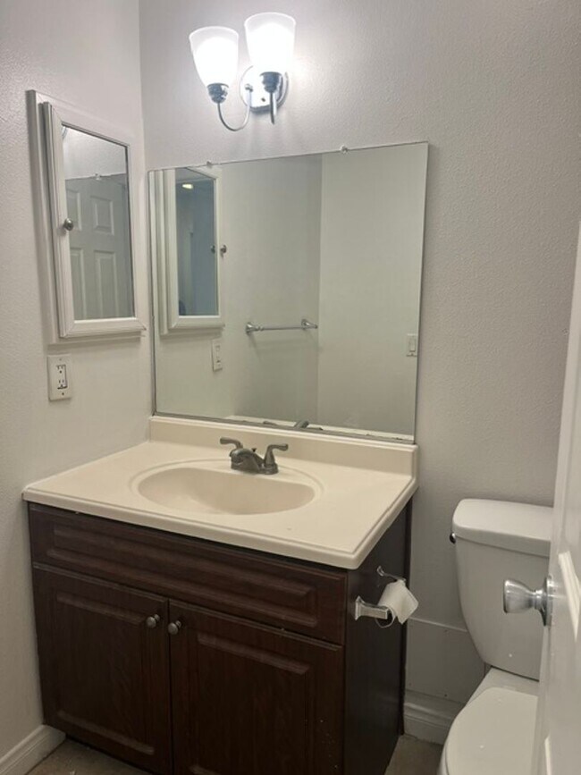 Building Photo - 2758 Bolker Dr