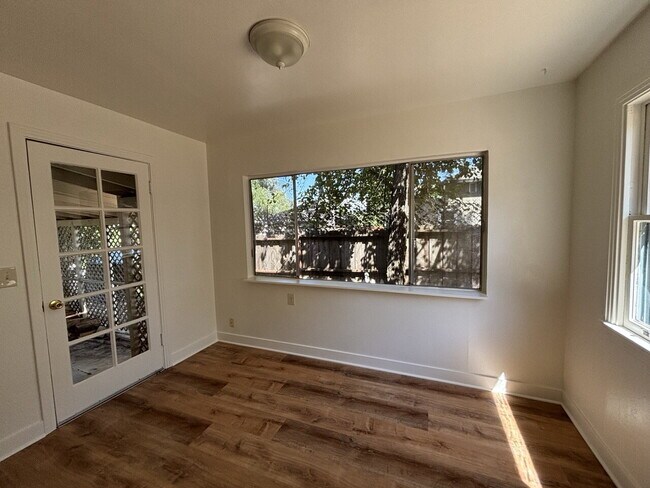 Building Photo - Adorable vintage 2-bed home on a quiet side street close to downtown Placerville!