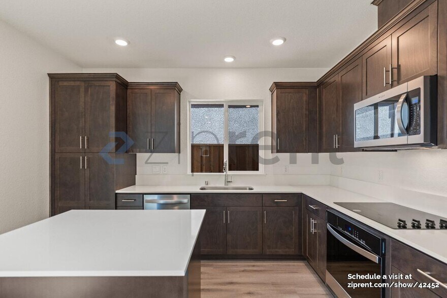 Building Photo - 24771 Manzanita Dr