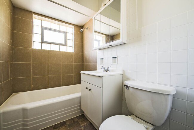 Building Photo - 470 Gordon