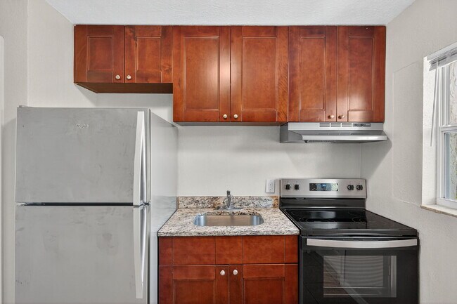 Building Photo - Updated 2 bedroom St. Pete Apartment with Modern Finishes, Private Porch & Utilities Included
