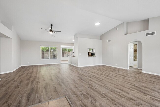 Building Photo - 8734 W Bloomfield Rd