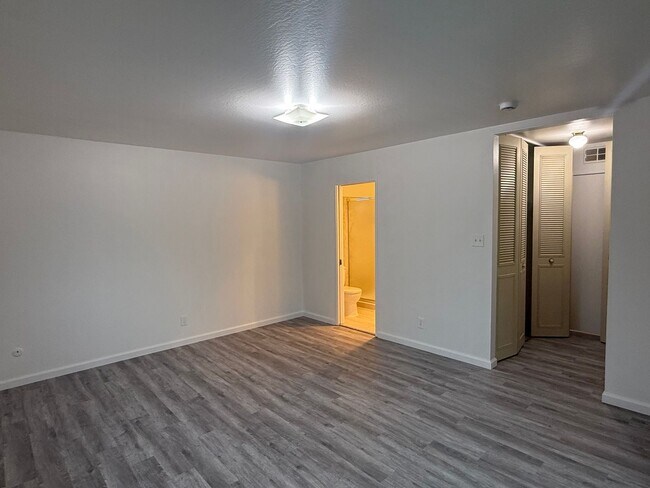 Building Photo - 3251 Santa Clara Ave