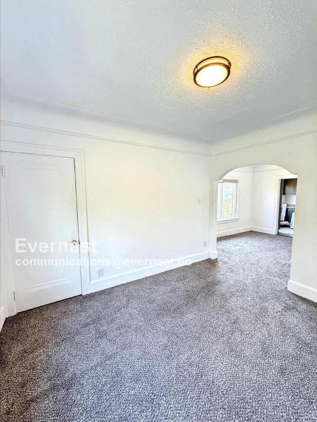 Building Photo - 5261 Lakewood St